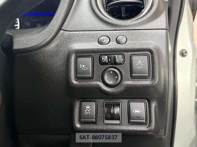 Nissan NOTE 2016-12 7393352-15