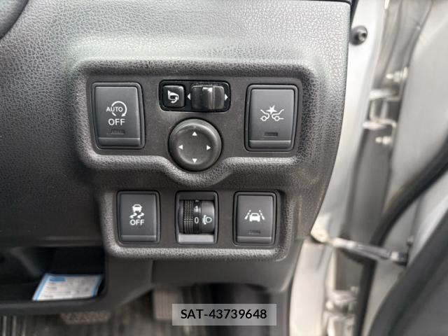 Nissan NOTE 2015-11 7456512-13