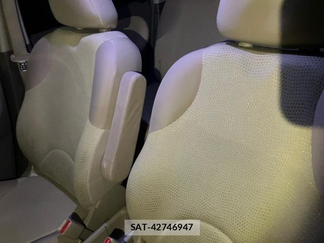 Nissan NOTE 2010-02 7456510-14