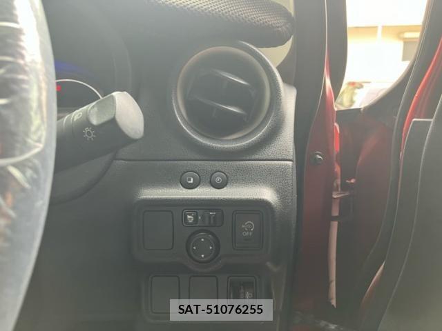 Nissan NOTE 2013-06 7456519-13