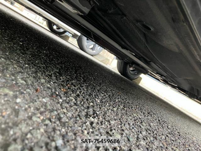 Nissan NOTE 2018-08 7562593-15