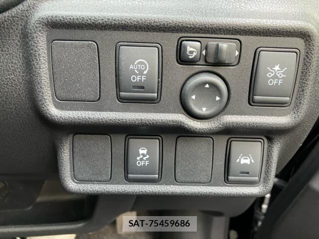 Nissan NOTE 2018-08 7562593-16