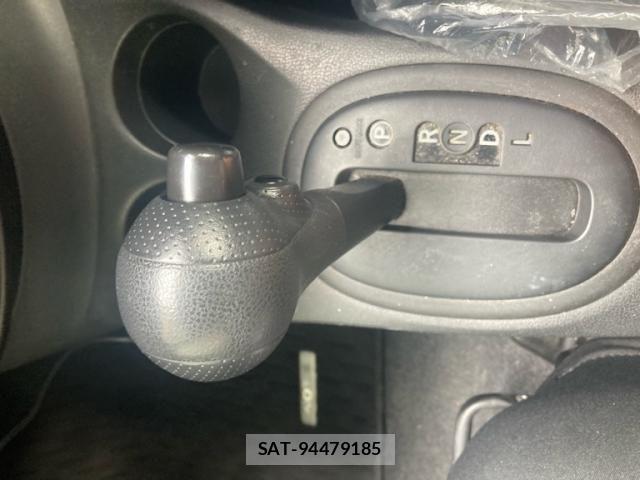 Nissan NOTE 2013-07 7618957-19