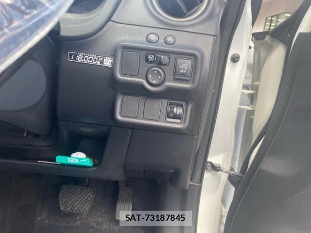 Nissan NOTE 2013-02 7618956-15