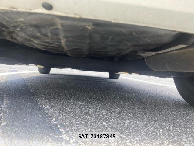 Nissan NOTE 2013-02 7618956-7