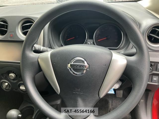 Nissan NOTE 2015-08 7618949-11