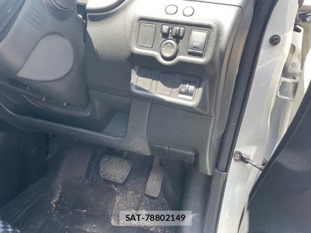 Nissan NOTE 2013-03 7618948-14