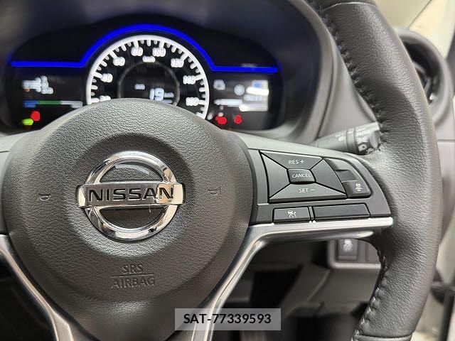 Nissan NOTE 2017-10 7618915-16