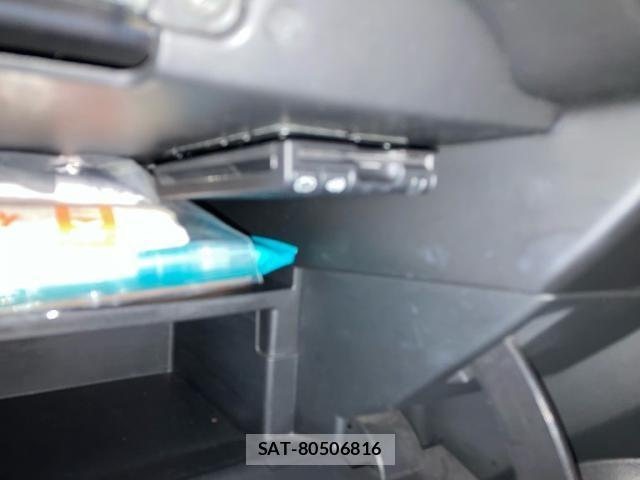 Nissan NOTE 2017-08 7618944-24