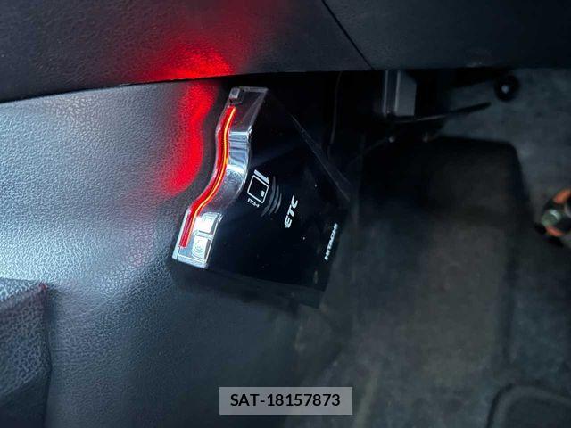 Nissan NOTE 2013-01 7618946-9