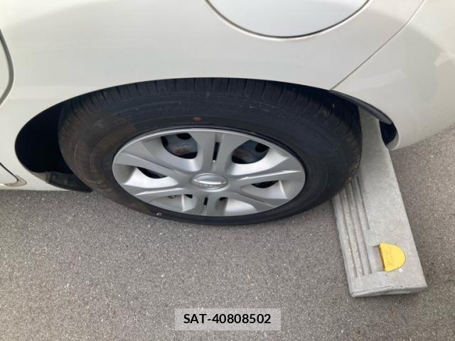 Nissan NOTE 2013-04 7618953-9