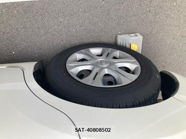 Nissan NOTE 2013-04 7618953-5
