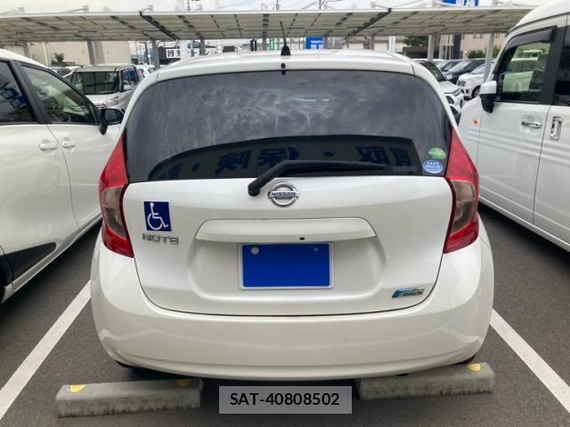 Nissan NOTE 2013-04 7618953-6