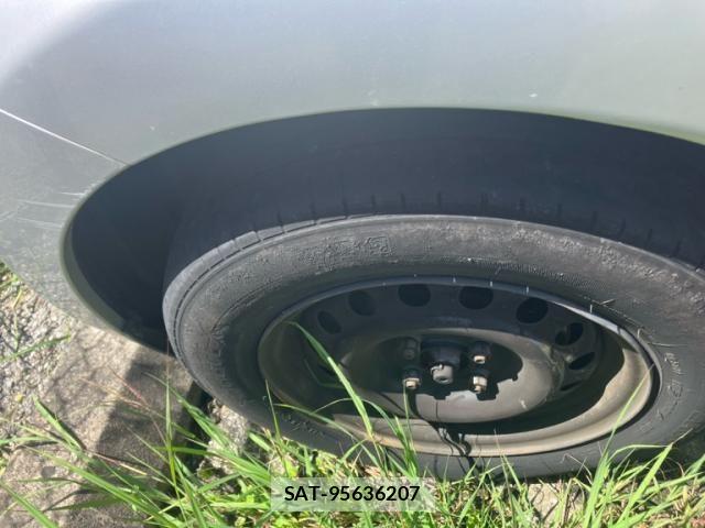 Nissan NOTE 2013-02 7618955-4