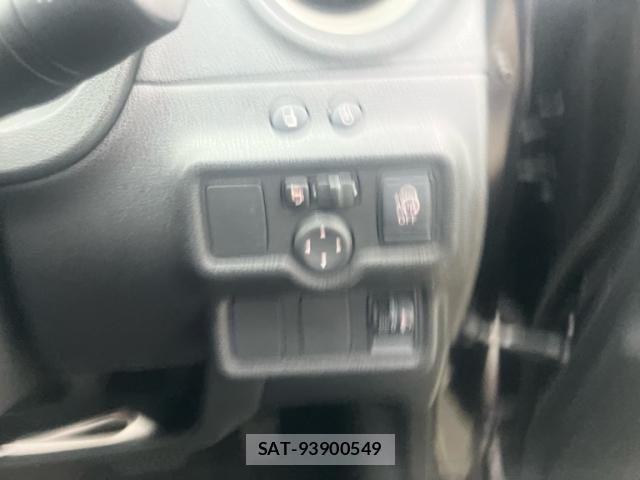 Nissan NOTE 2013-07 7878521-13