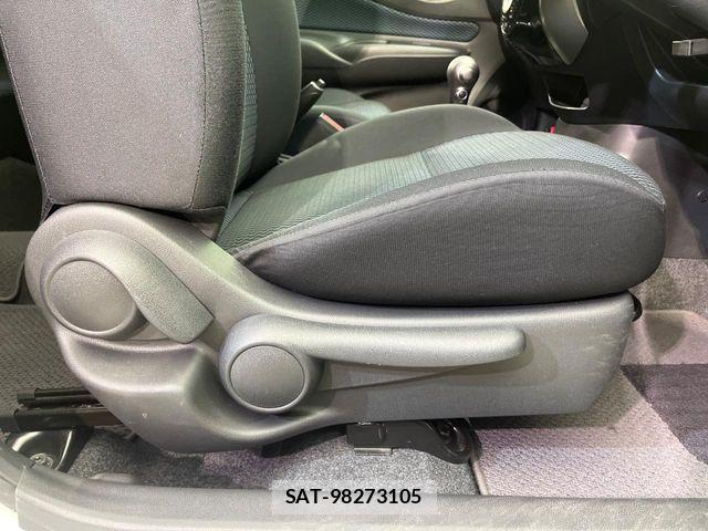 Nissan NOTE 2014-06 7963099-6