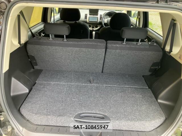 Nissan NOTE 2011-07 7963108-9