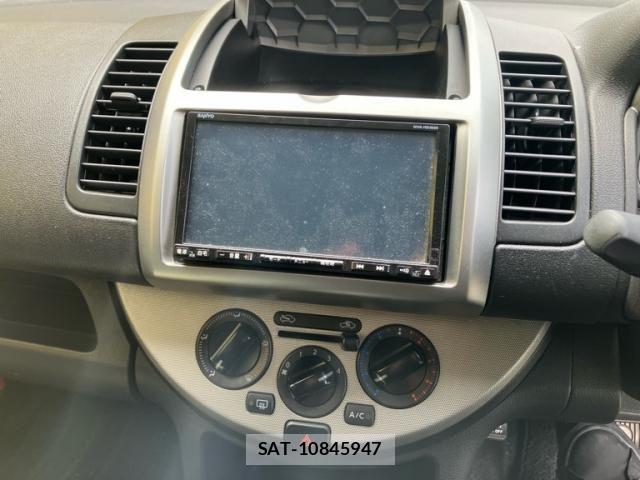 Nissan NOTE 2011-07 7963108-13