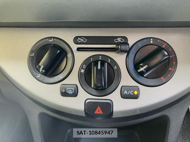 Nissan NOTE 2011-07 7963108-17
