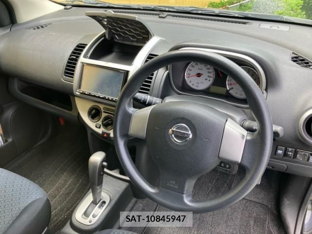 Nissan NOTE 2011-07 7963108-4
