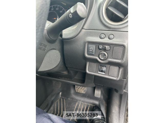 Nissan NOTE 2014-06 7963111-13