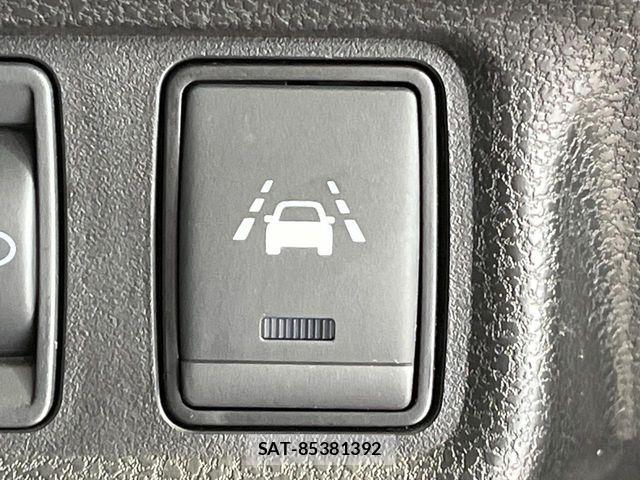 Nissan NOTE 2017-06 7963089-5