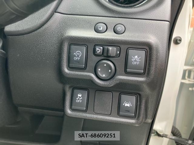 Nissan NOTE 2017-03 7980414-15