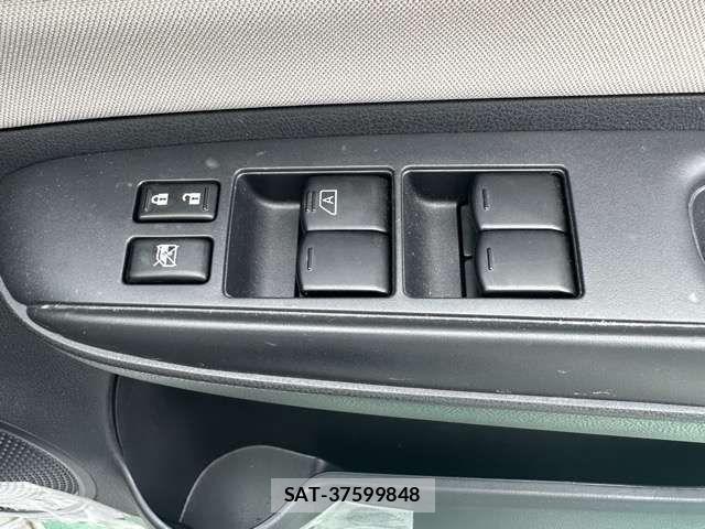 Nissan NOTE 2019-05 7980397-12