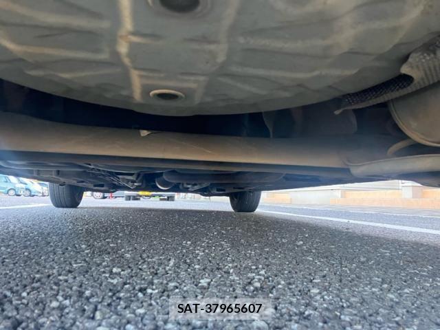 Nissan NOTE 2014-01 7980416-10