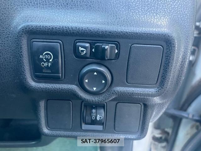 Nissan NOTE 2014-01 7980416-16