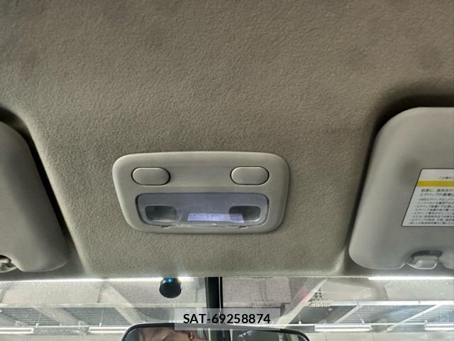 Nissan NOTE 2011-09 8037390-17