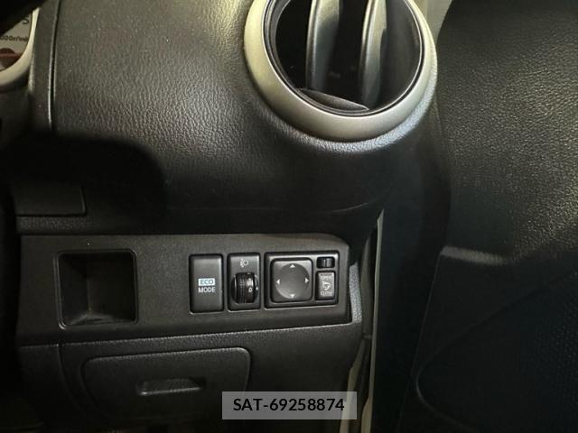 Nissan NOTE 2011-09 8037390-19