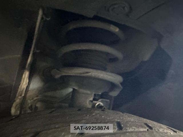 Nissan NOTE 2011-09 8037390-23