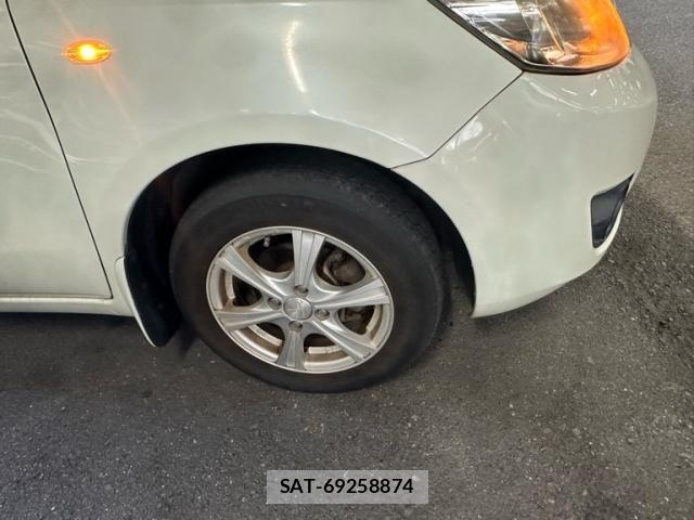 Nissan NOTE 2011-09 8037390-4