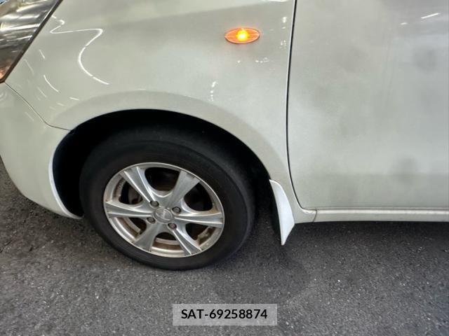 Nissan NOTE 2011-09 8037390-6