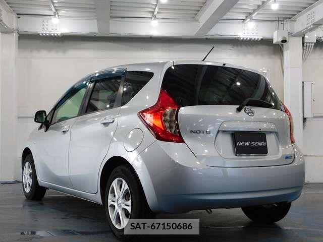 Nissan NOTE 2013-08 8037371-1