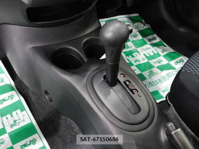 Nissan NOTE 2013-08 8037371-5
