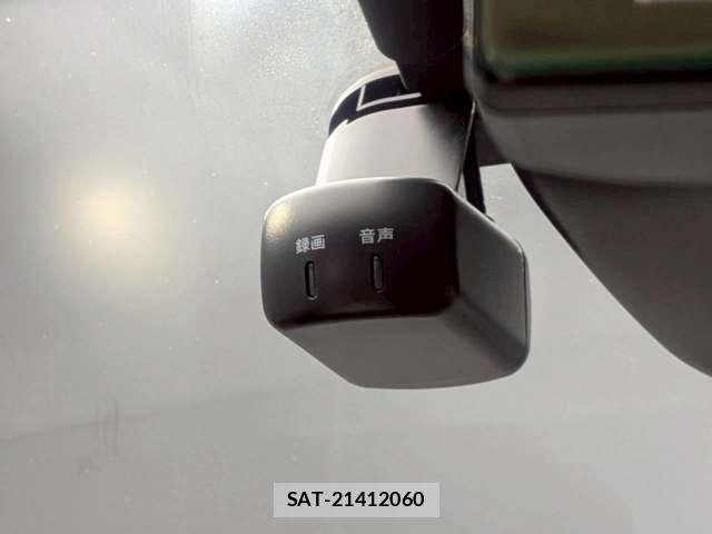 Nissan NOTE 2021-10 8037334-6
