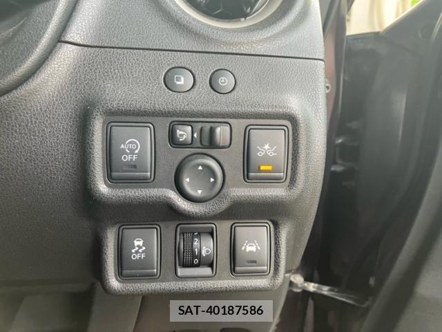 Nissan NOTE 2013-12 8037389-21