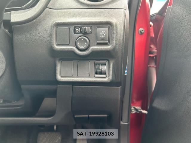 Nissan NOTE 2013-12 8037391-17