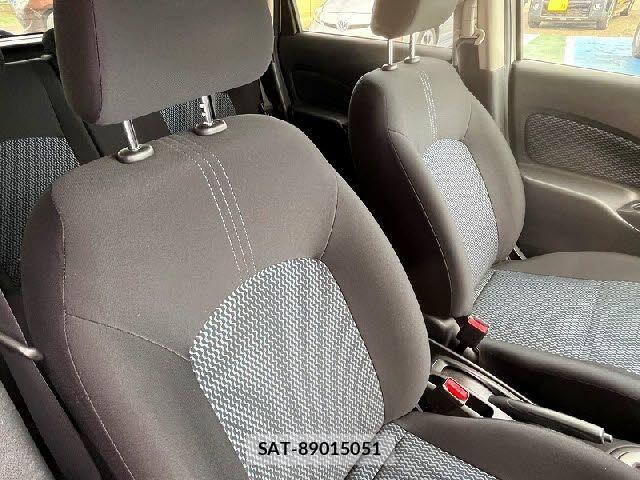 Nissan NOTE 2014-02 8037366-9