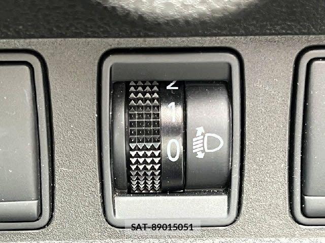 Nissan NOTE 2014-02 8037366-19