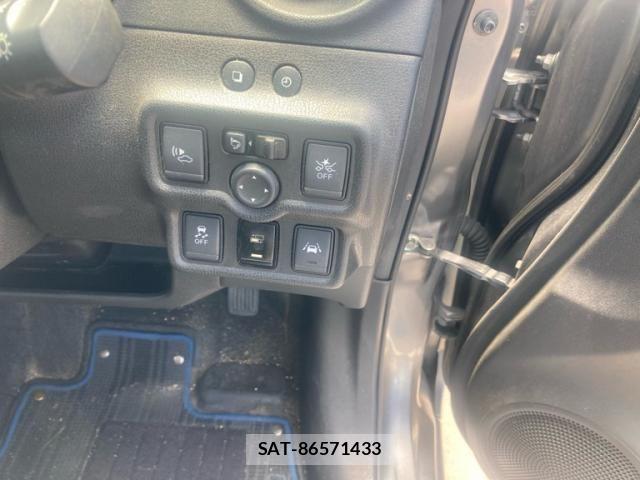 Nissan NOTE 2017-04 8074990-12