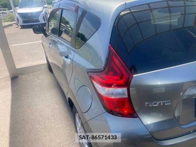 Nissan NOTE 2017-04 8074990-5