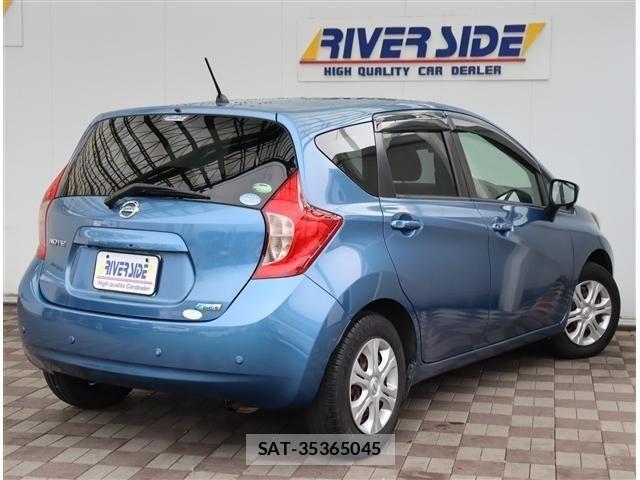 Nissan NOTE 2014-10 8100943-2