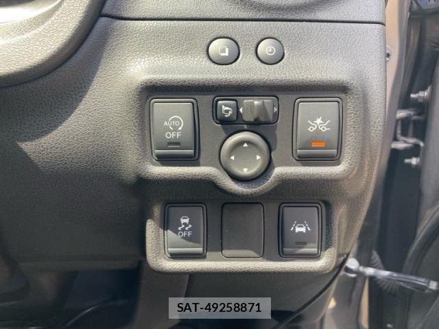 Nissan NOTE 2015-03 8100957-13