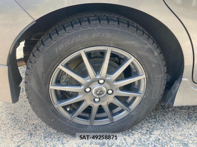 Nissan NOTE 2015-03 8100957-6