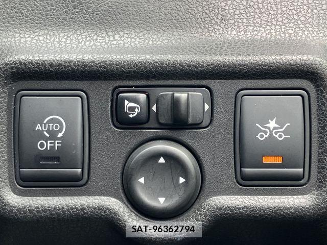 Nissan NOTE 2014-10 8100940-8