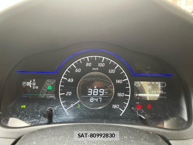 Nissan NOTE 2017-05 8100952-8