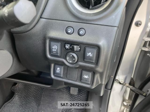 Nissan NOTE 2015-11 8100960-15